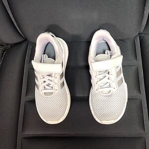 KIDS SIZE 12 ADIDAS SNEAKER FOOTWEAR.